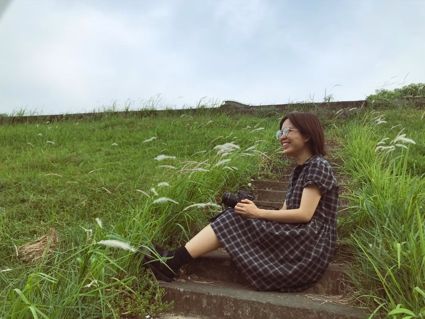 Phương vui vẻ với bộ ảnh ngoài trời của mình.