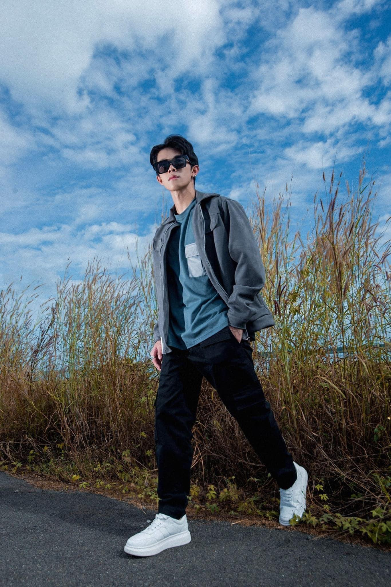 Sau này khi đã được nhiều người biết đến, Hào được mời làm gương mặt đại diện cho một số nhãn hàng thời trang nổi tiếng. Sau này khi đã được nhiều người biết đến, Hào được mời làm gương mặt đại diện cho một số nhãn hàng thời trang nổi tiếng.