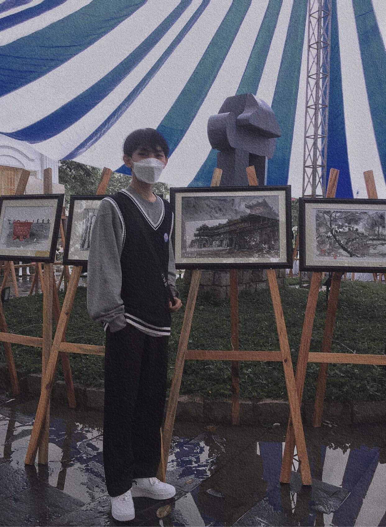 Công Đức từng tham gia nhiều triển lãm và cũng giành về cho mình không ít giải thưởng. Công Đức từng tham gia nhiều triển lãm và cũng giành về cho mình không ít giải thưởng.