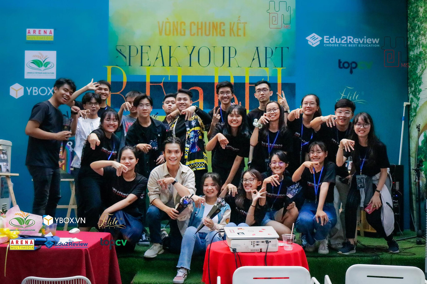 Huệ Quân và các thành viên của tổ chức “Omis” luôn nỗ lực hết mình.