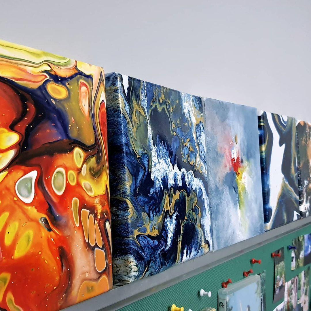 Mặc dù nghề nghiệp chính là đạo diễn và vẽ tranh chỉ là niềm đam mê bên lề nhưng chỉ trong vòng nửa năm, Lâm Vũ đã hoàn thành 90 tác phẩm tranh trừu tượng từ rác, nhận được không ít lời khen ngợi. Mặc dù nghề nghiệp chính là đạo diễn và vẽ tranh chỉ là niềm đam mê bên lề nhưng chỉ trong vòng nửa năm, Lâm Vũ đã hoàn thành 90 tác phẩm tranh trừu tượng từ rác, nhận được không ít lời khen ngợi.