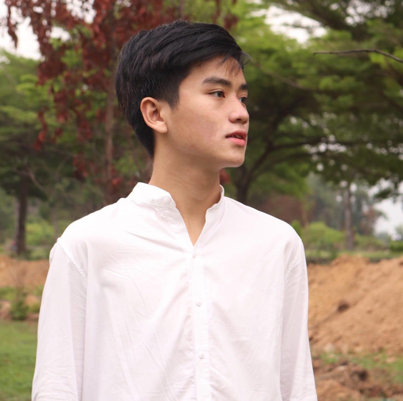 Năm nay, Hoàng Minh sẽ gặp gỡ bạn bè để cùng lưu giữ lại những khoảnh khắc đầu năm mới. Năm nay, Hoàng Minh sẽ gặp gỡ bạn bè để cùng lưu giữ lại những khoảnh khắc đầu năm mới.