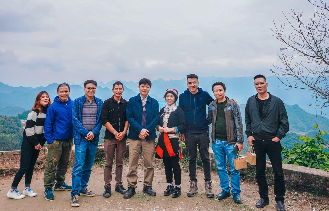 Đặng Thị Thanh trong một lần hỗ trợ đoàn quay phim của VTV1.