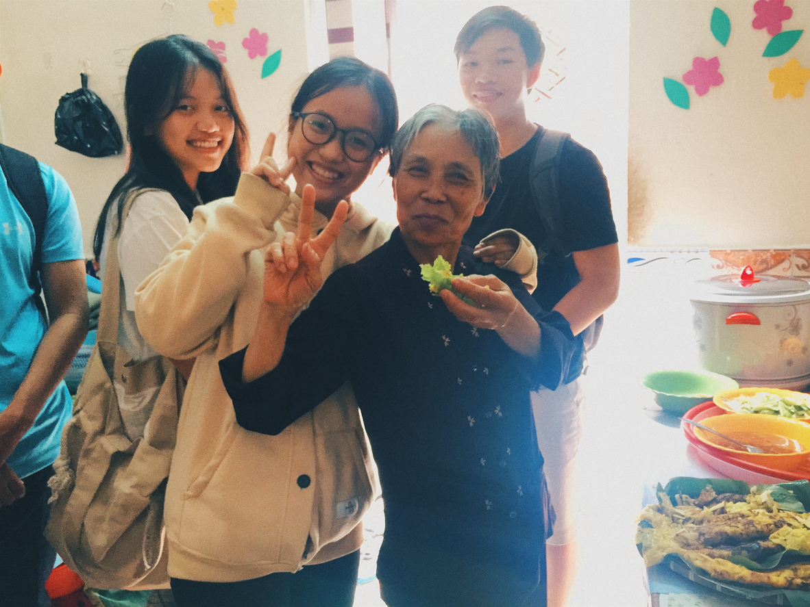 Mỗi một nhân vật các bạn gặp là những "kho tàng" về kiến thức cho các bạn trẻ học hỏi. Mỗi một nhân vật các bạn gặp là những "kho tàng" về kiến thức cho các bạn trẻ học hỏi.