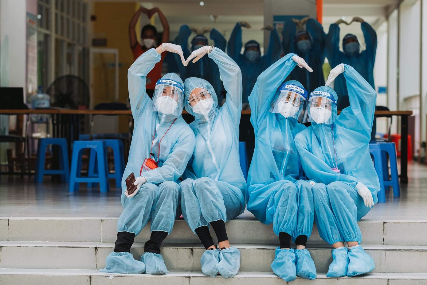 Kha và đồng đội luôn giữ tinh thần lạc quan, vui vẻ hết sức có thể.