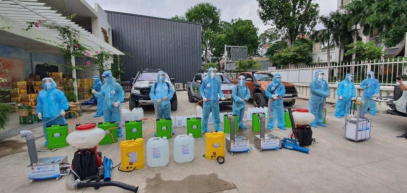 Nhiều bạn sinh viên tham gia là tình nguyện viên Đội xe khử khuẩn di động.