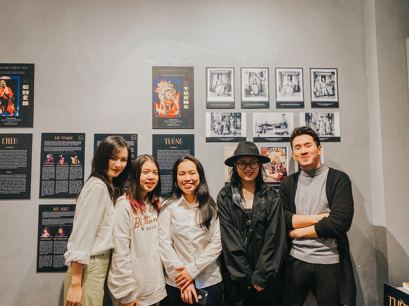 Ngọc Mai và các bạn thực hiện một chương trình trong dự án "Trường ca kịch viện”. Ngọc Mai và các bạn thực hiện một chương trình trong dự án "Trường ca kịch viện”.