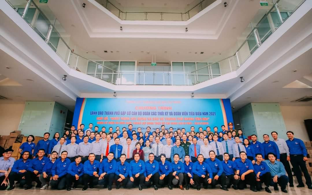 Các đại biểu tham dự chương trình cùng chụp ảnh lưu niệm. (Ảnh: Thành Đoàn) Các đại biểu tham dự chương trình cùng chụp ảnh lưu niệm. (Ảnh: Thành Đoàn)