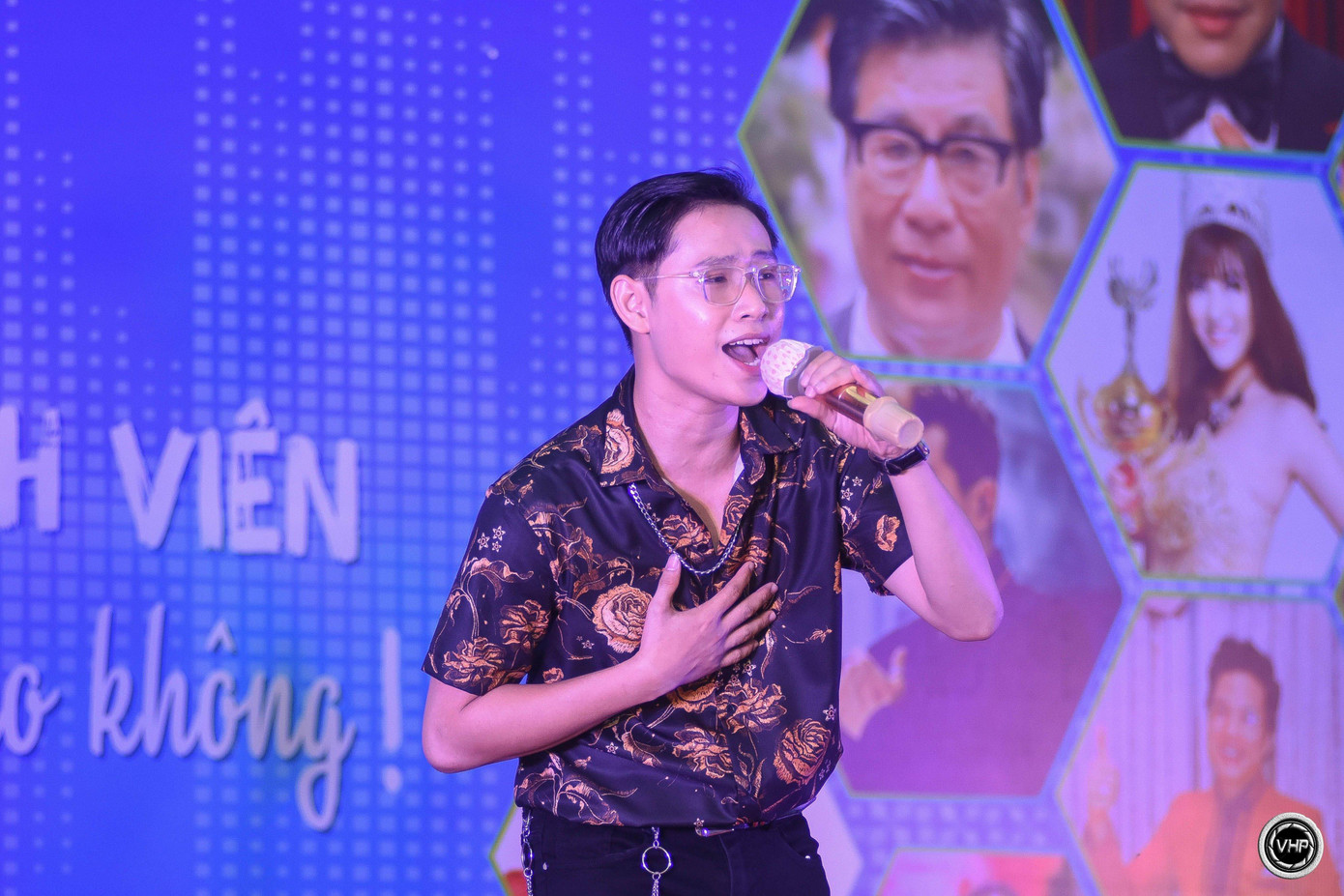 Nguyễn Hồng Phong, người cùng tham gia trình bày ca khúc "Những anh hùng Việt Nam".