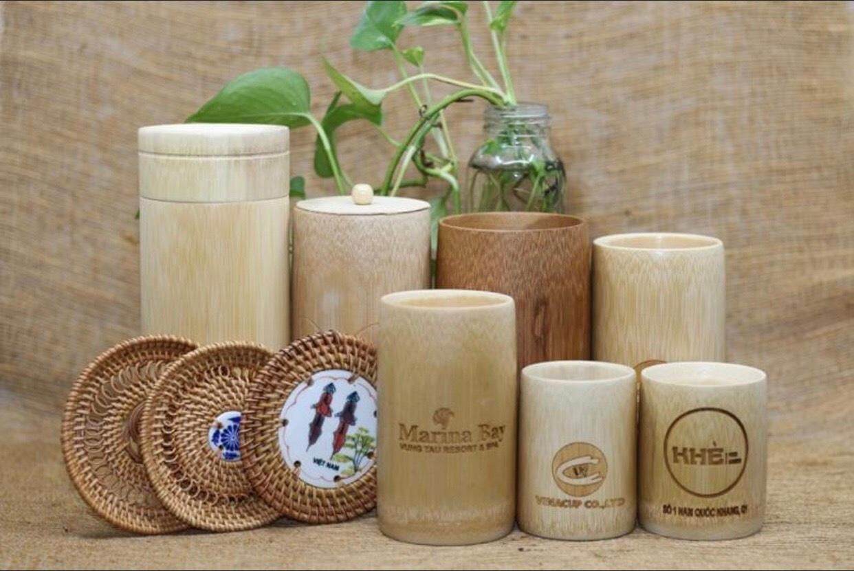 Mỗi tháng, Nhân cung cấp cho thị trường khoảng 50.000 ống hút tre và 1.000 - 3.000 sản phẩm tre các loại. Mỗi tháng, Nhân cung cấp cho thị trường khoảng 50.000 ống hút tre và 1.000 - 3.000 sản phẩm tre các loại.