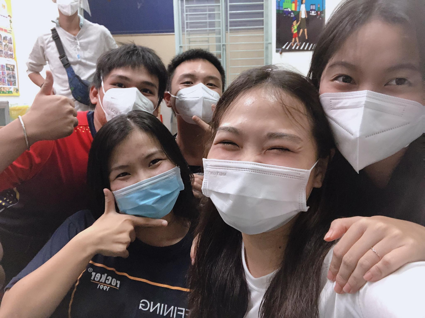 Tốt luôn giữ tinh thần lạc quan để hoàn thành tốt công việc của mình. Tốt luôn giữ tinh thần lạc quan để hoàn thành tốt công việc của mình.