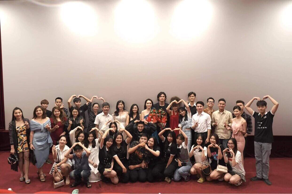 Khánh Hòa cùng CLB Điện ảnh Đà Nẵng giao lưu với đoàn phim Kiều tại Rạp Lê Độ, Đà Nẵng.