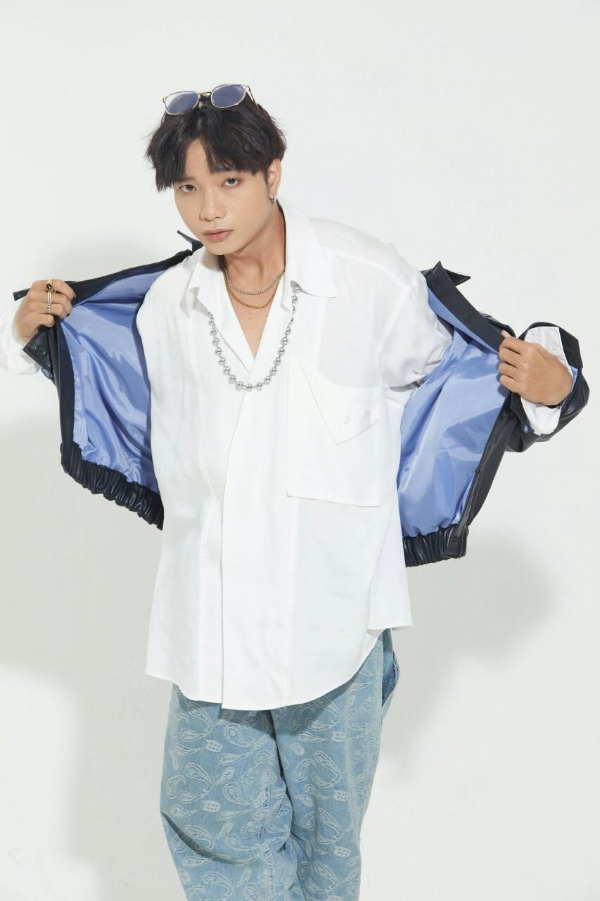 Khi ở trên sân khấu Duy Lạc luôn tràn đầy năng lượng.