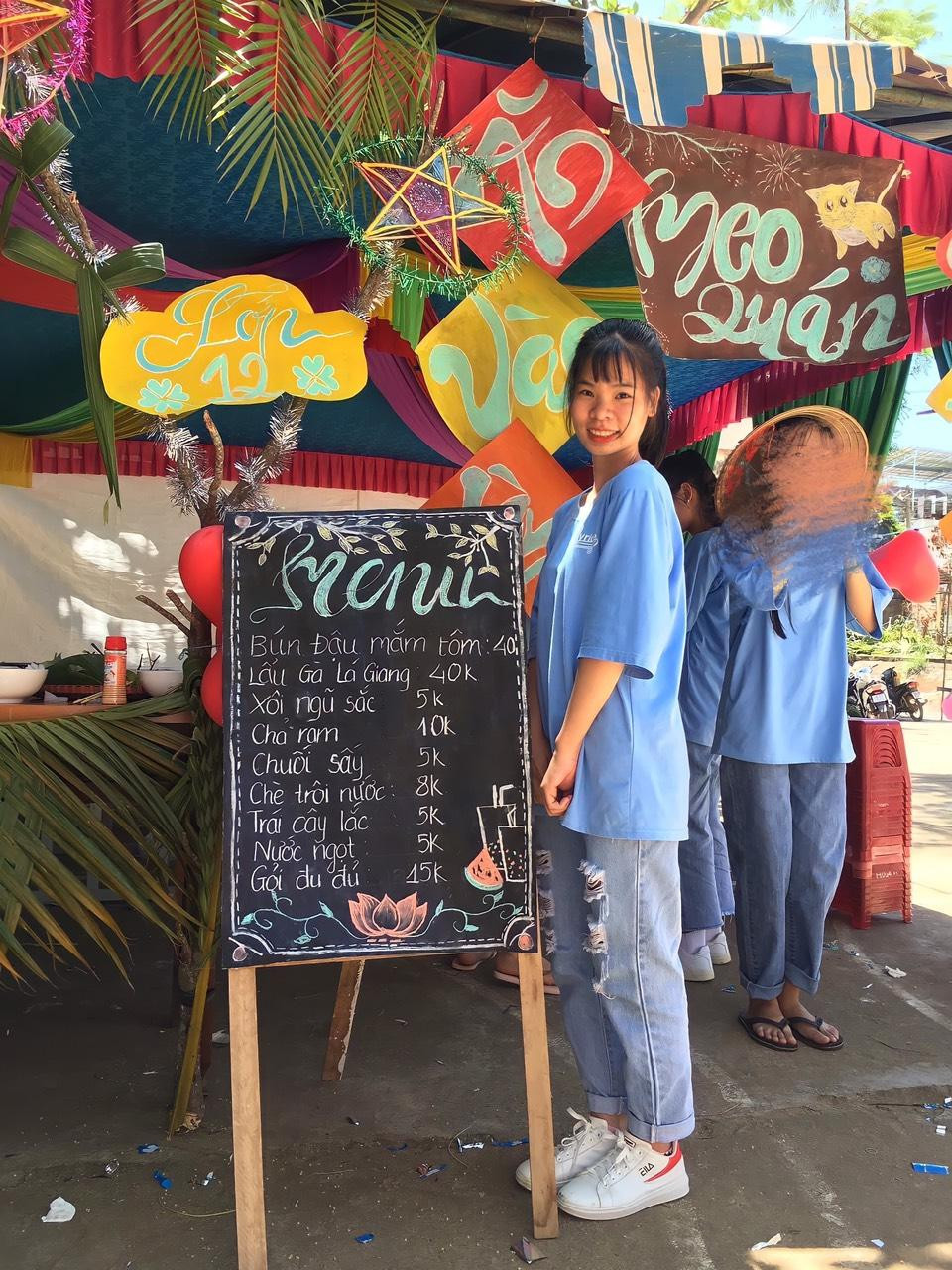 Kín tích cực tham gia phong trào Đoàn tại trường THPT. Kín tích cực tham gia phong trào Đoàn tại trường THPT.