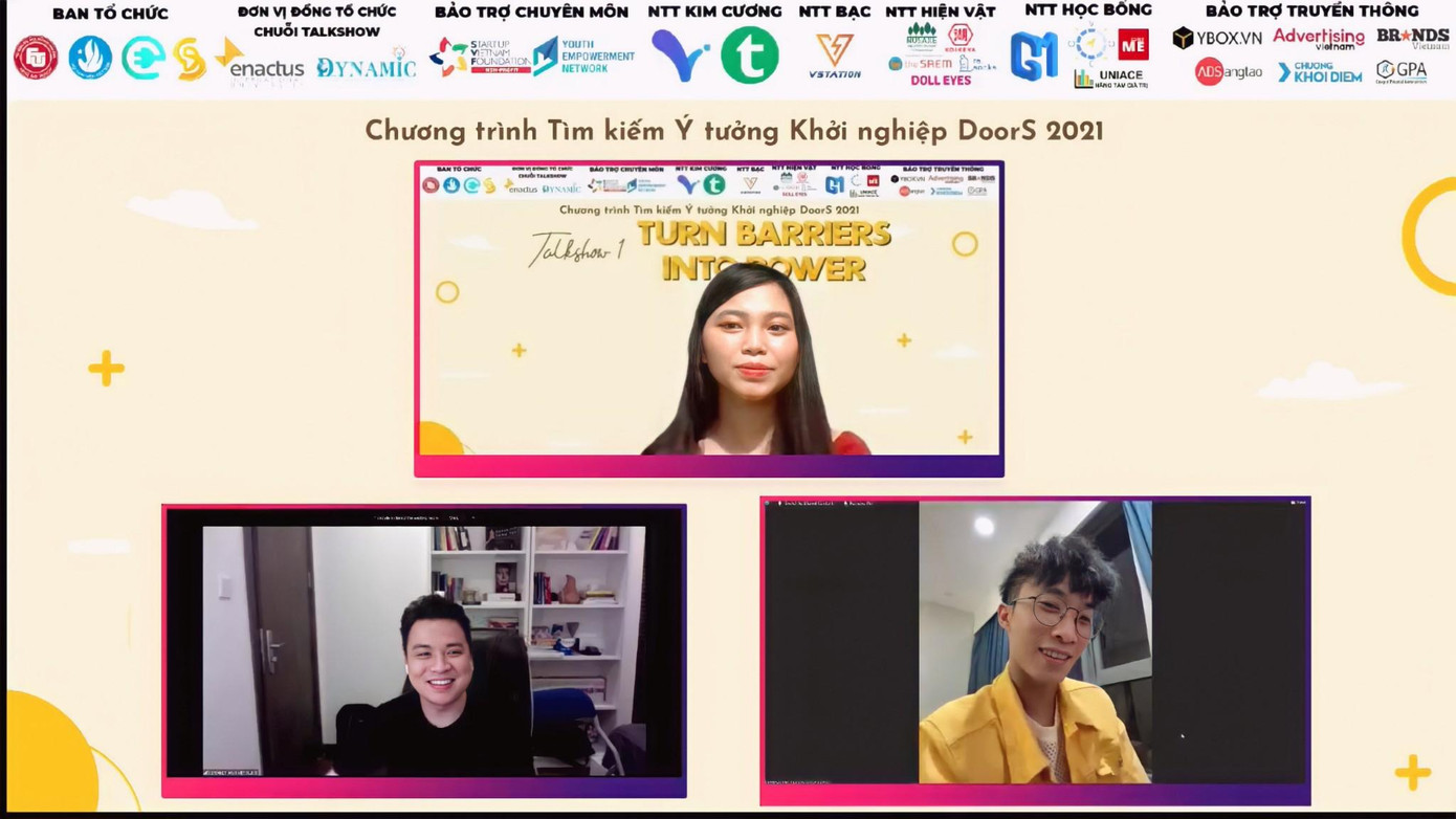 Hai diễn giả chia sẻ những kinh nghiệm khởi nghiệp với các bạn sinh viên trong suốt gần ba tiếng. Hai diễn giả chia sẻ những kinh nghiệm khởi nghiệp với các bạn sinh viên trong suốt gần ba tiếng.