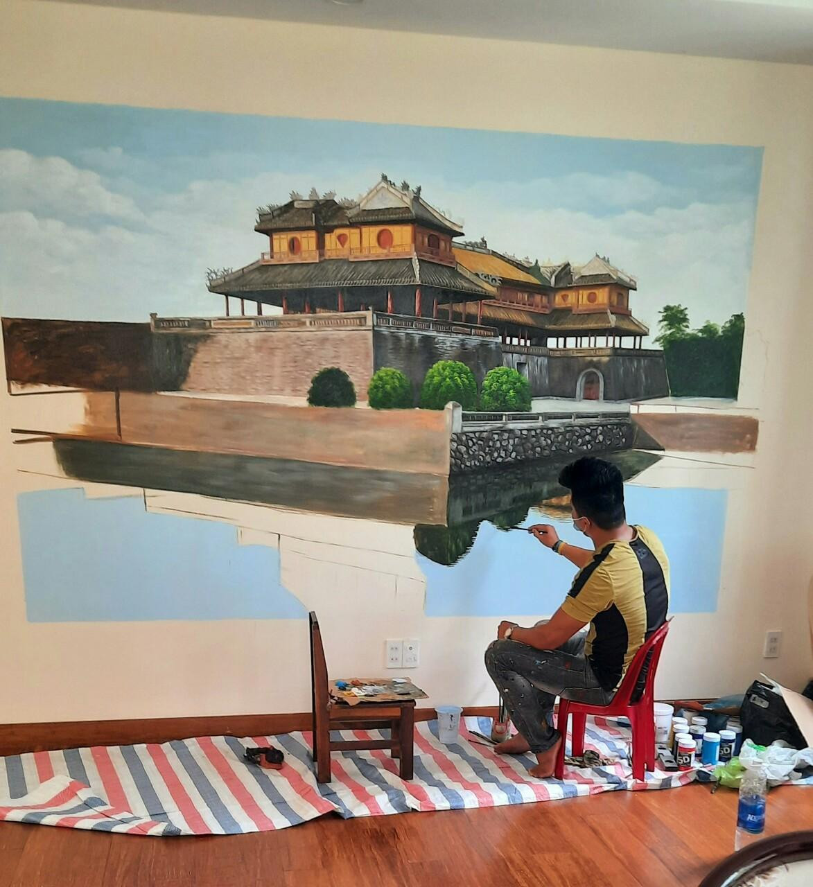 Một tác phẩm vẽ tranh tường về Kinh thành Huế do Tư thực hiện. Một tác phẩm vẽ tranh tường về Kinh thành Huế do Tư thực hiện.