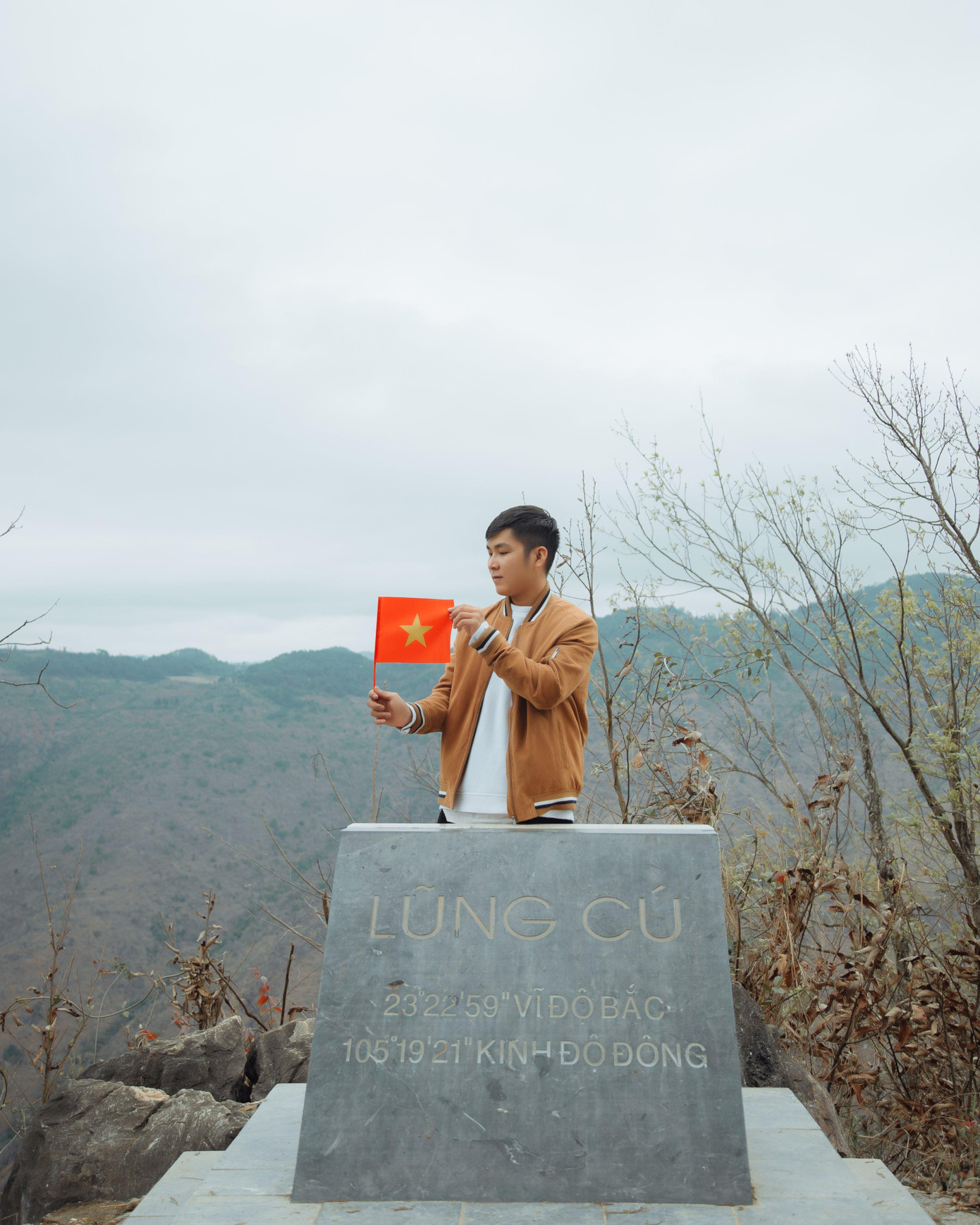 Hiển sáng tạo nội dung du lịch đa nền tảng.