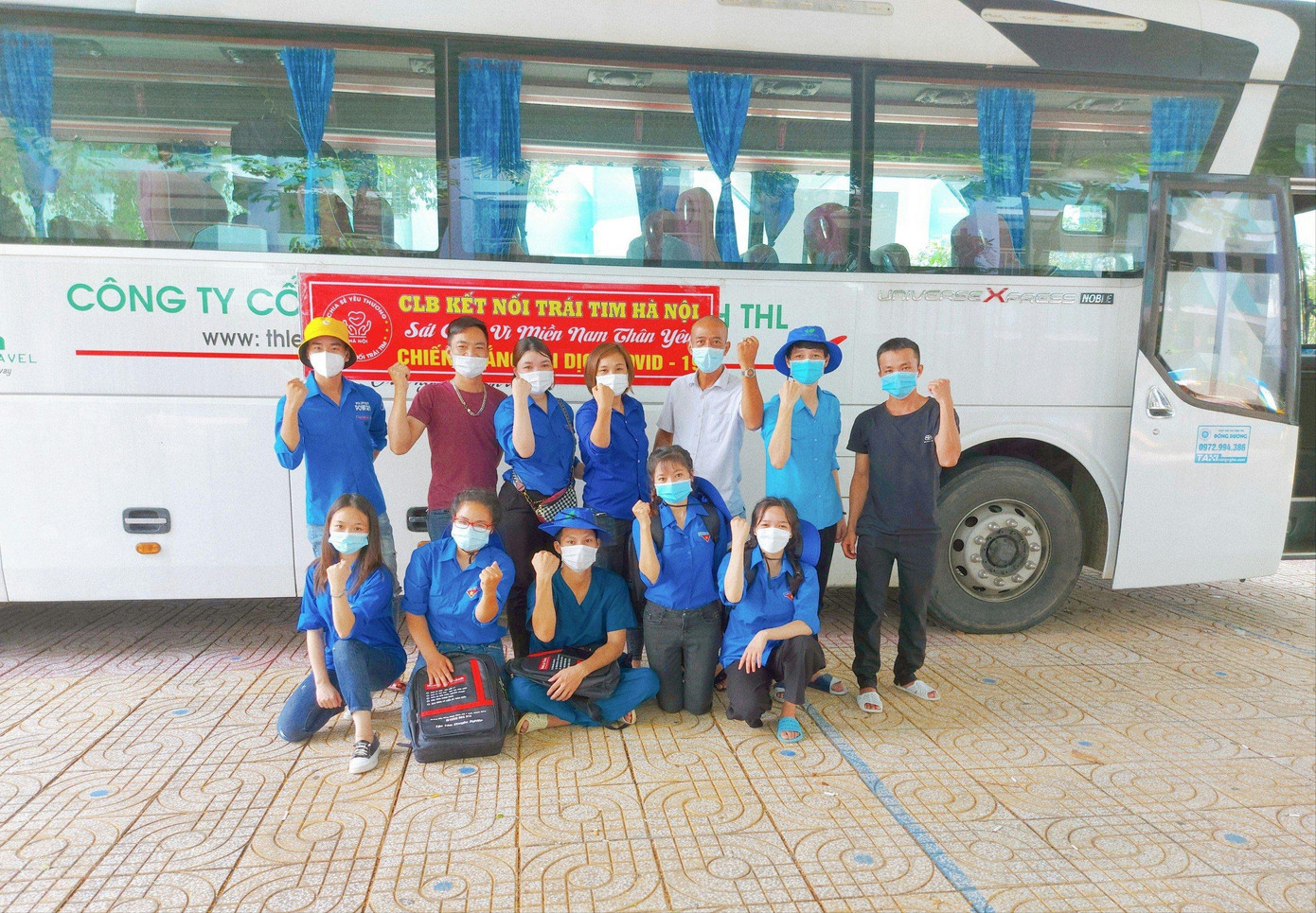 Vừa vào tới Bình Dương, các thành viên CLB đã chia nhóm để bắt tay vào công việc tình nguyện. Vừa vào tới Bình Dương, các thành viên CLB đã chia nhóm để bắt tay vào công việc tình nguyện.