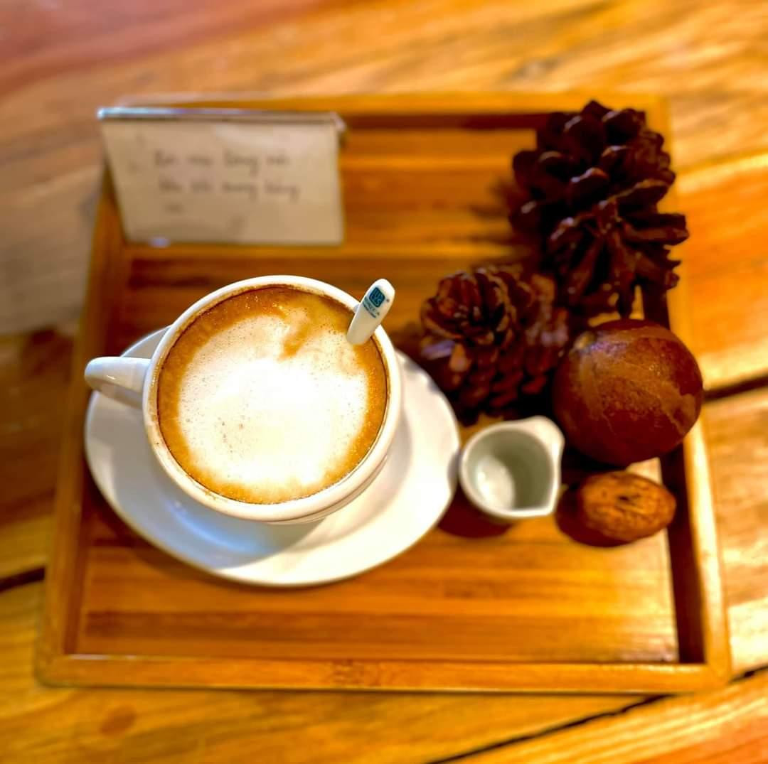 Những món đồ uống hấp dẫn của quán làm say lòng nhiều bạn trẻ đến quán.