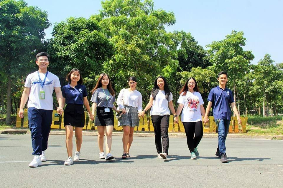 Học bổng nhằm hỗ trợ cho sinh viên khó khăn bị ảnh hưởng bởi dịch COVID-19. Học bổng nhằm hỗ trợ cho sinh viên khó khăn bị ảnh hưởng bởi dịch COVID-19.