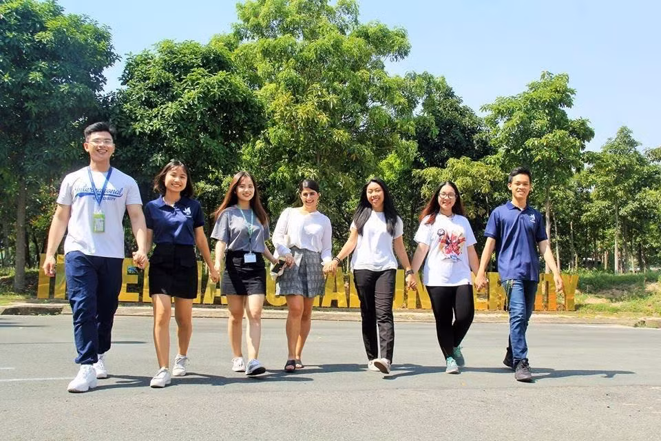 Học bổng nhằm hỗ trợ cho sinh viên khó khăn bị ảnh hưởng bởi dịch COVID-19.