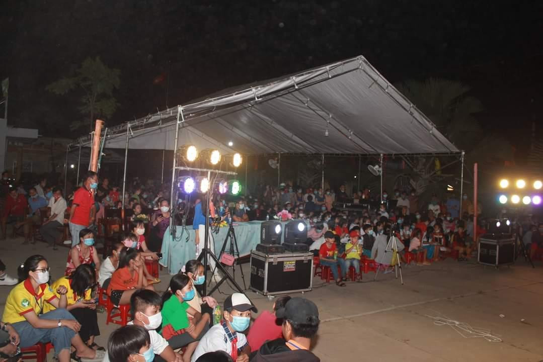 Đêm văn nghệ giao lưu diễn ra tại địa phương. Đêm văn nghệ giao lưu diễn ra tại địa phương.