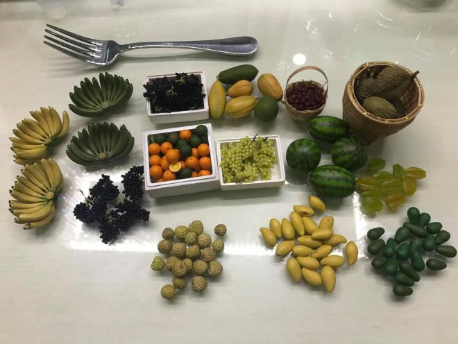 Những sản phẩm trái cây đất sét tí hon dễ thương do Quỳnh tạo ra. Những sản phẩm trái cây đất sét tí hon dễ thương do Quỳnh tạo ra.