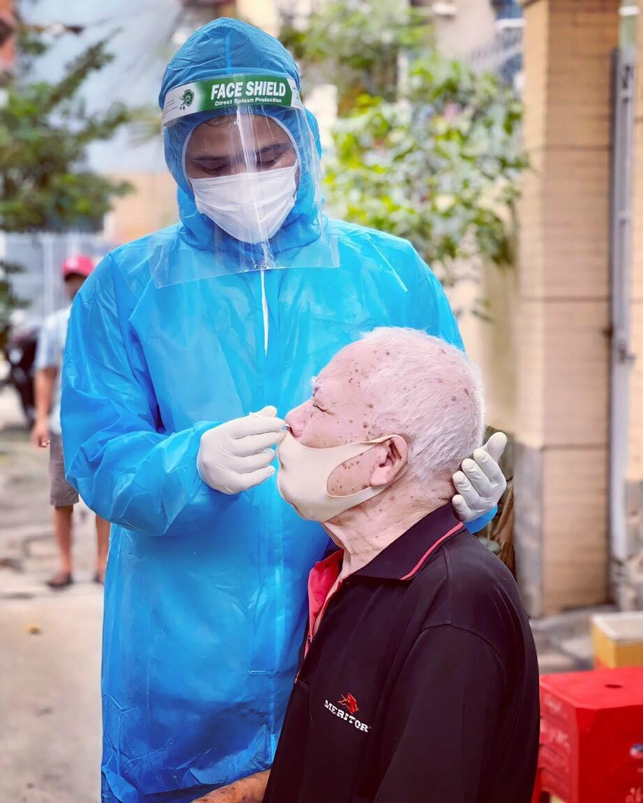 Với Thoại, công việc chống dịch đã cho anh nhiều trải nghiệm thú vị.