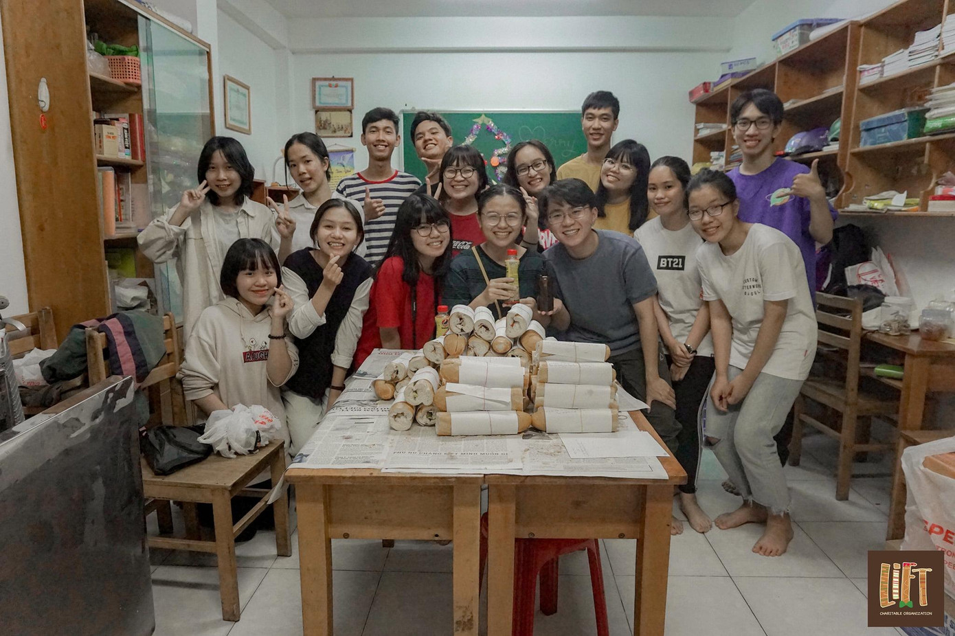 Các thành viên của tổ chức thiện nguyện LIFT từng làm chương trình phát bánh mì trước khi dịch bùng phát tại TP. HCM.