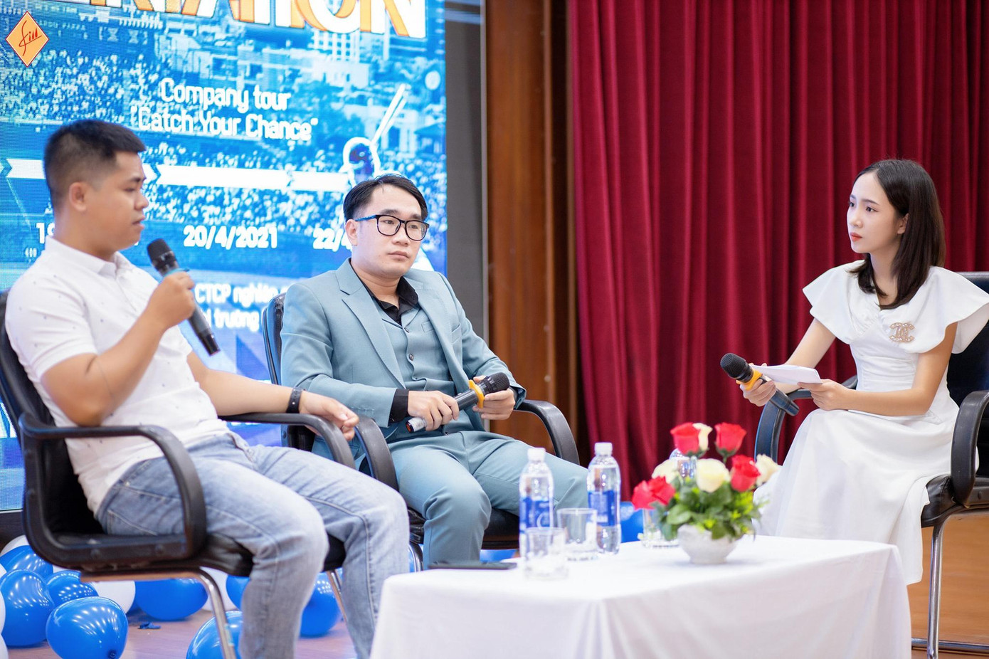 Khánh Linh trong một lần làm host cho chương trình.