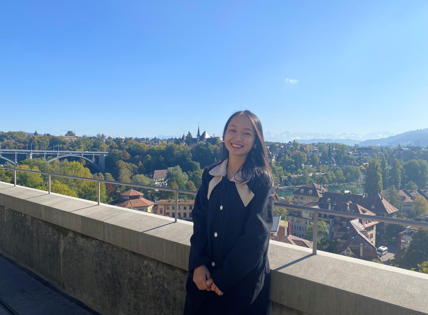 Thanh muốn thoát khỏi sự bao bọc của gia đình để khám phá thế giới. Thanh muốn thoát khỏi sự bao bọc của gia đình để khám phá thế giới.