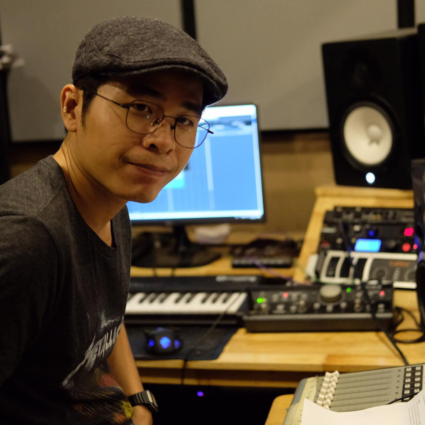 Chủ nhân ca khúc Bánh mì Sài Gòn, đặc biệt thương nhau. Chủ nhân ca khúc Bánh mì Sài Gòn, đặc biệt thương nhau.