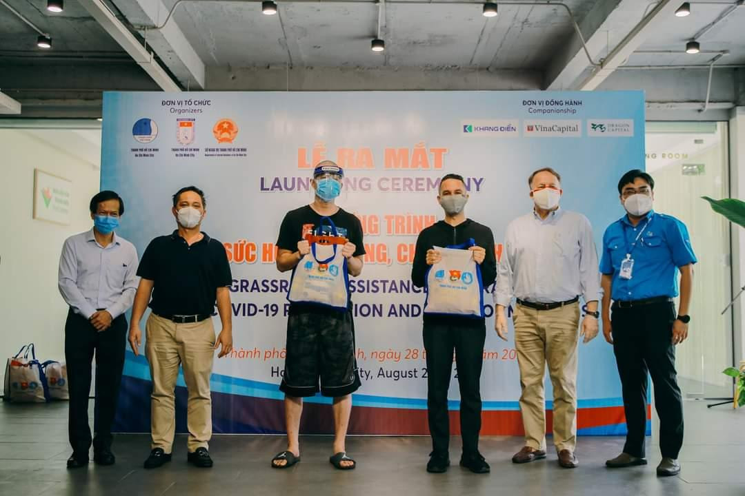 Chương trình trao quà cho người nước ngoài gặp khó khăn trên địa bàn TP. HCM. Chương trình trao quà cho người nước ngoài gặp khó khăn trên địa bàn TP. HCM.