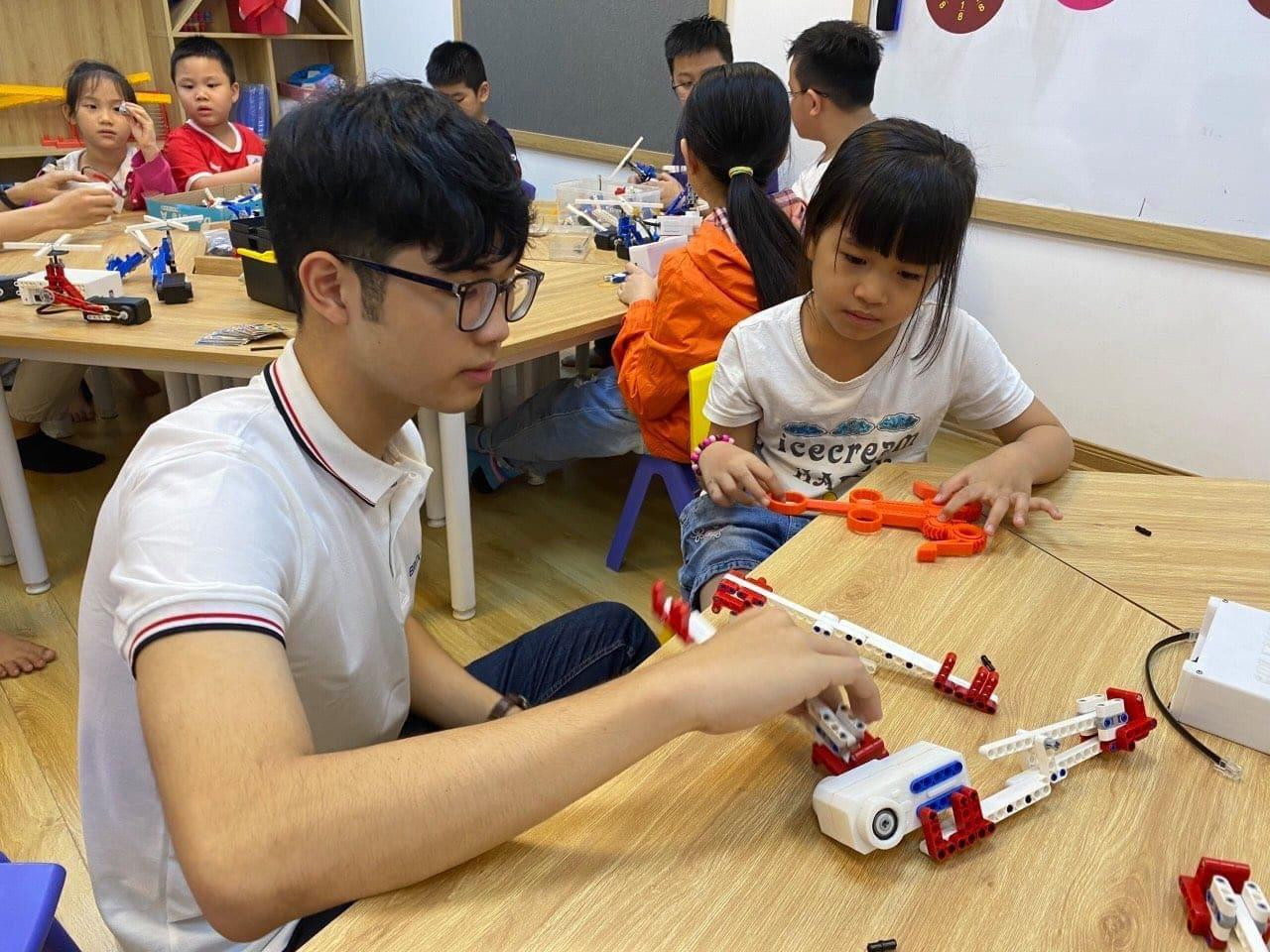 Lớp học của Học viện Công nghệ BrickOne. Lớp học của Học viện Công nghệ BrickOne.