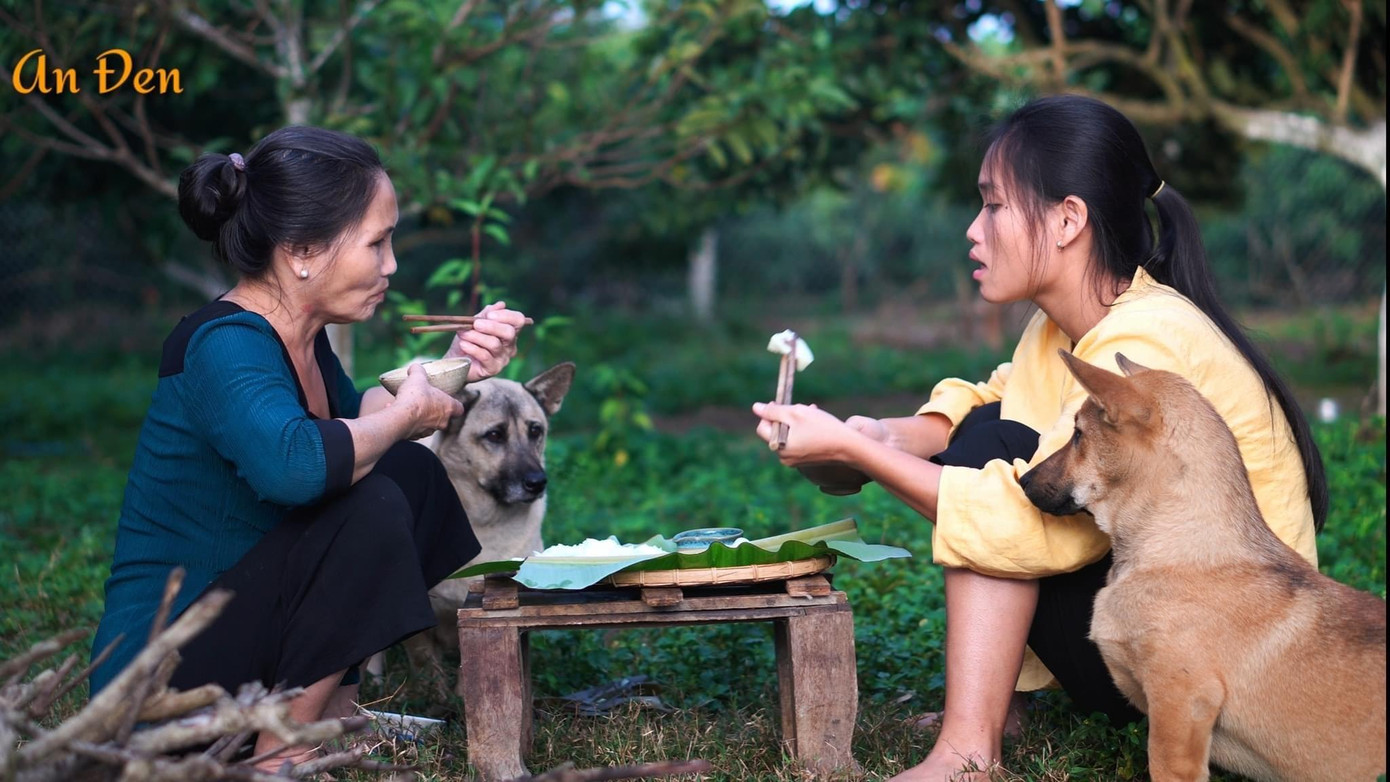 An trở về quê cũng vì muốn bầu bạn sớm chiều với má Bảy của mình. An trở về quê cũng vì muốn bầu bạn sớm chiều với má Bảy của mình.