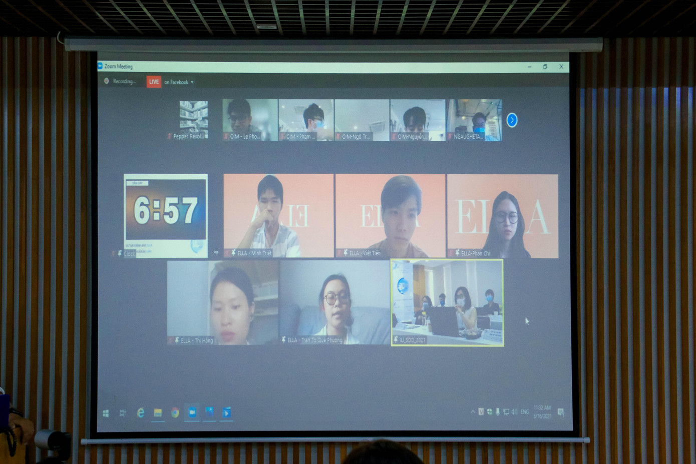 Để đảm bảo công tác phòng chống dịch, 8 đội dự thi bảo vệ dự án trước Ban Giám khảo qua hình thức trực tuyến.