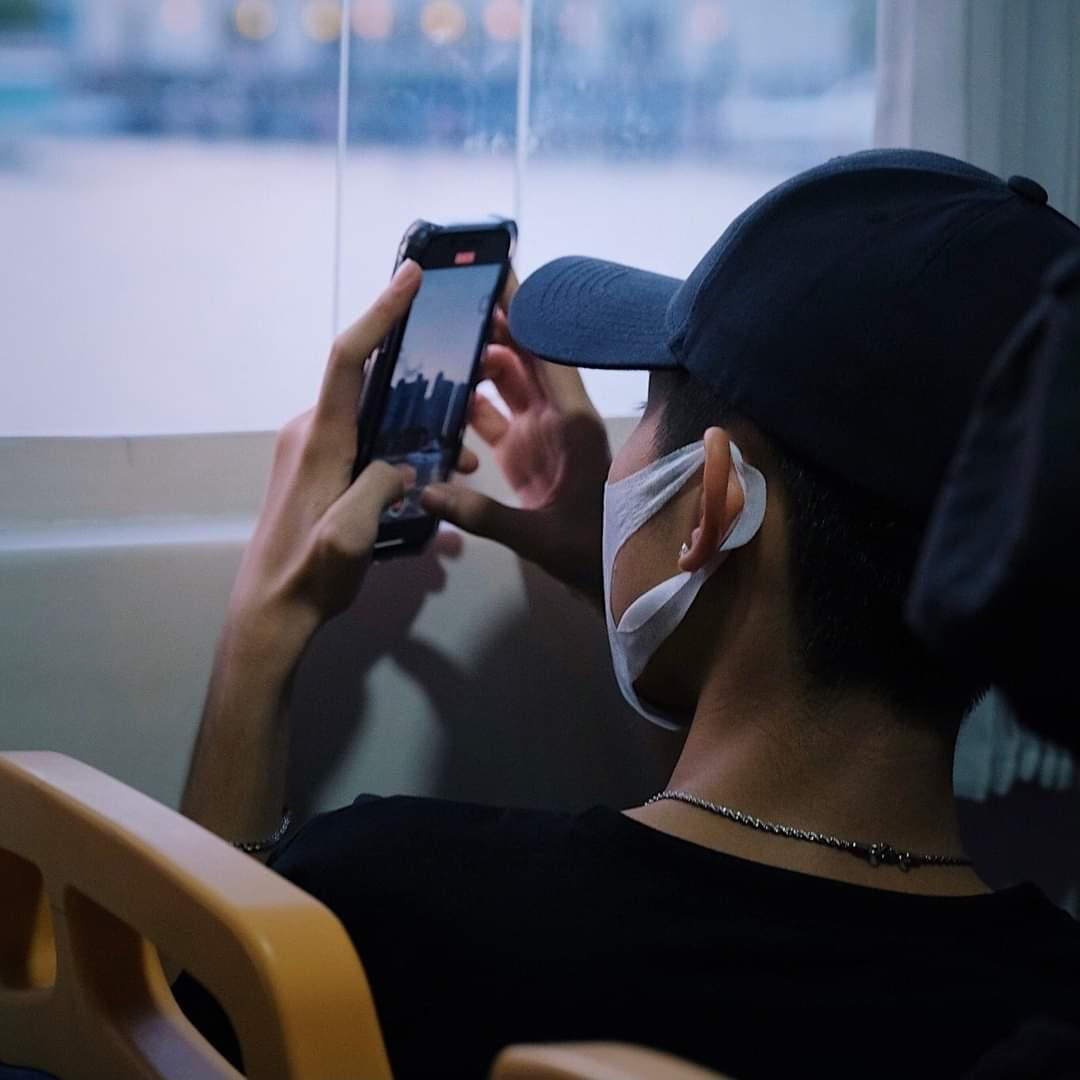 Nhiều bạn trẻ háo hức được trải nghiệm dịch vụ buýt sông Sài Gòn vào ban đêm. Nhiều bạn trẻ háo hức được trải nghiệm dịch vụ buýt sông Sài Gòn vào ban đêm.