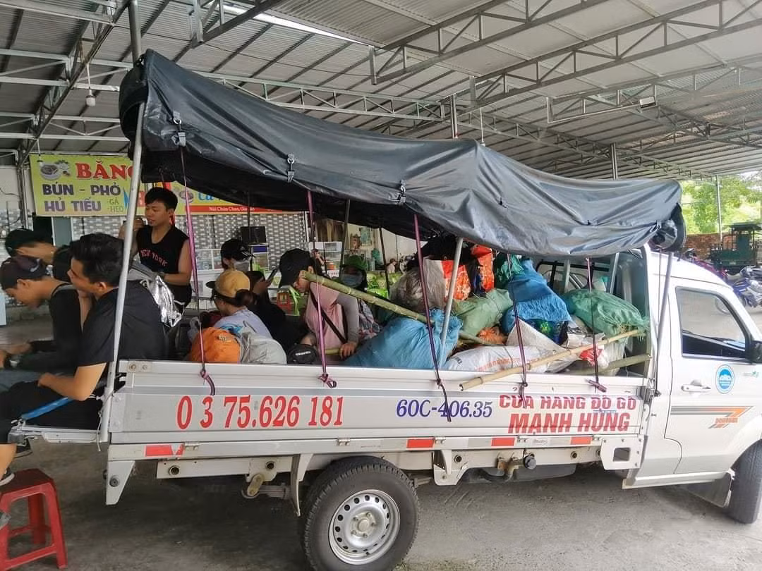 Rác được chương trình thu gom và chở đến những nhà máy xử lý rác.
