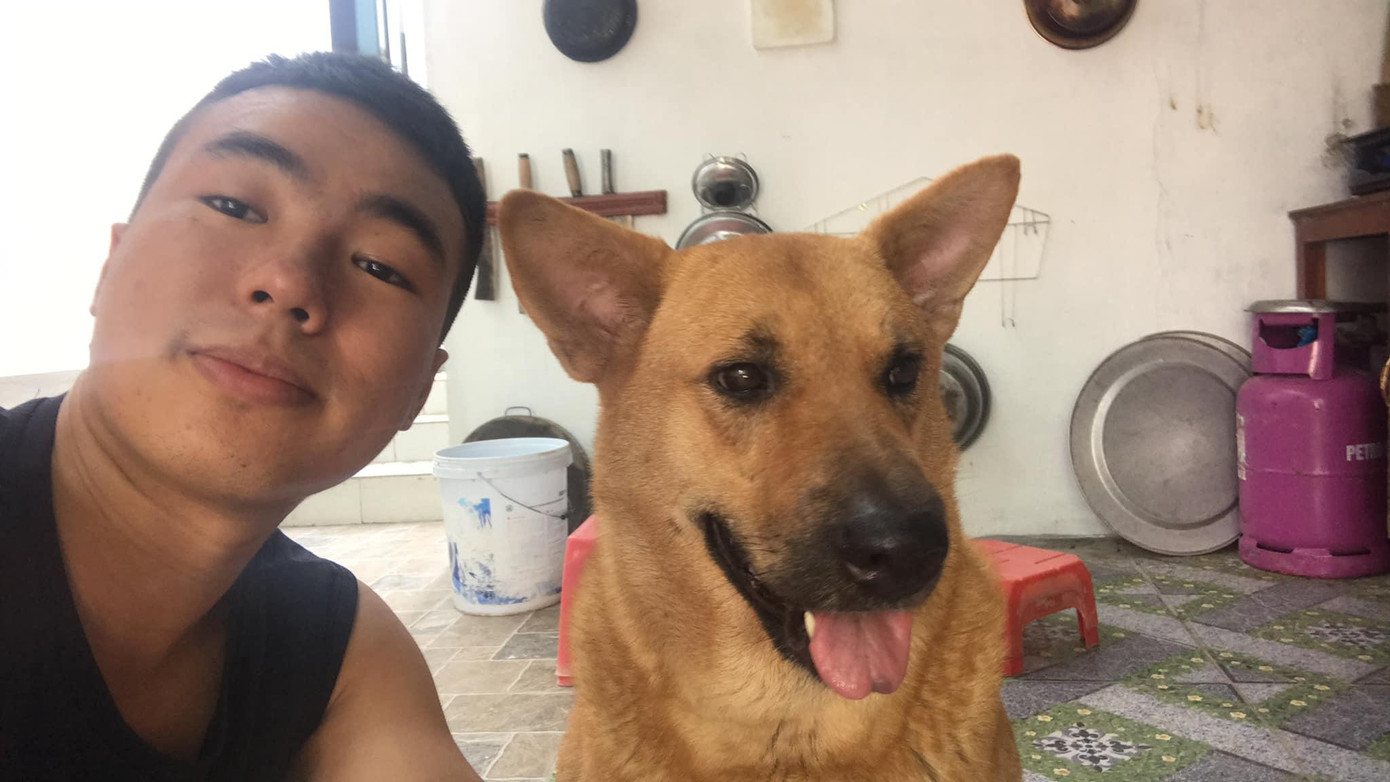 Văn Hiếu là người rất yêu quý động vật. (Ảnh NVCC) Văn Hiếu là người rất yêu quý động vật. (Ảnh NVCC)