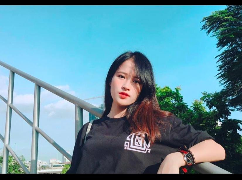 Gương mặt bên ngoài xinh đẹp thu hút của Vân Trang.