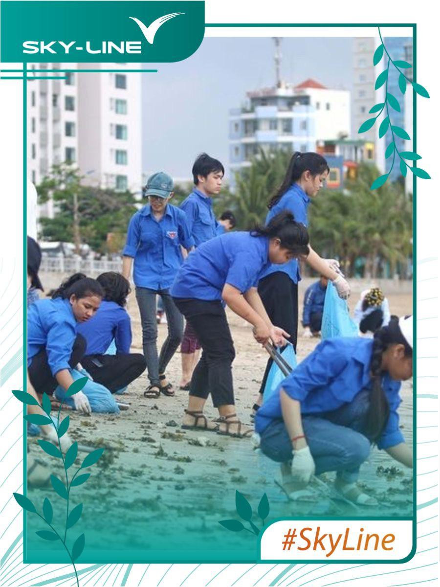 Các bạn sinh viên cùng hưởng ứng chiến dịch hành động vì môi trường. Các bạn sinh viên cùng hưởng ứng chiến dịch hành động vì môi trường.