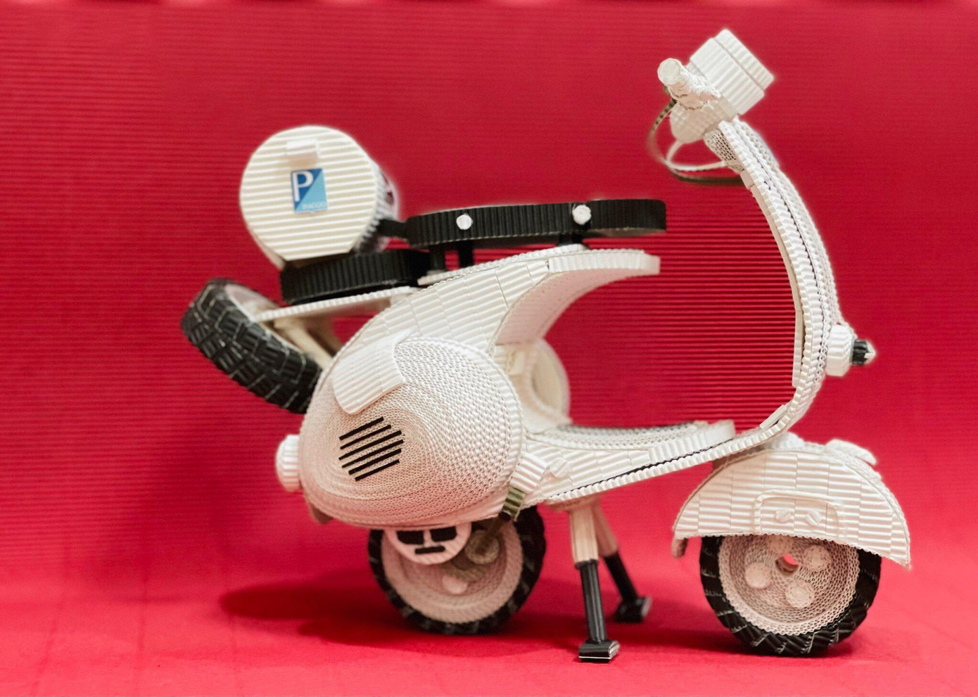 Mô hình công phu nhất Thương từng làm là chiếc xe Vespa màu trắng.