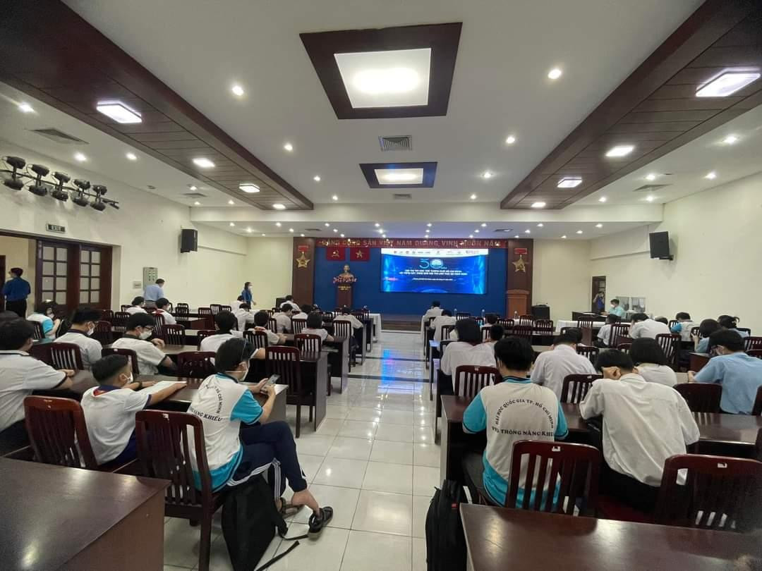 Cuộc thi thu hút đông đảo thí sinh tham gia.