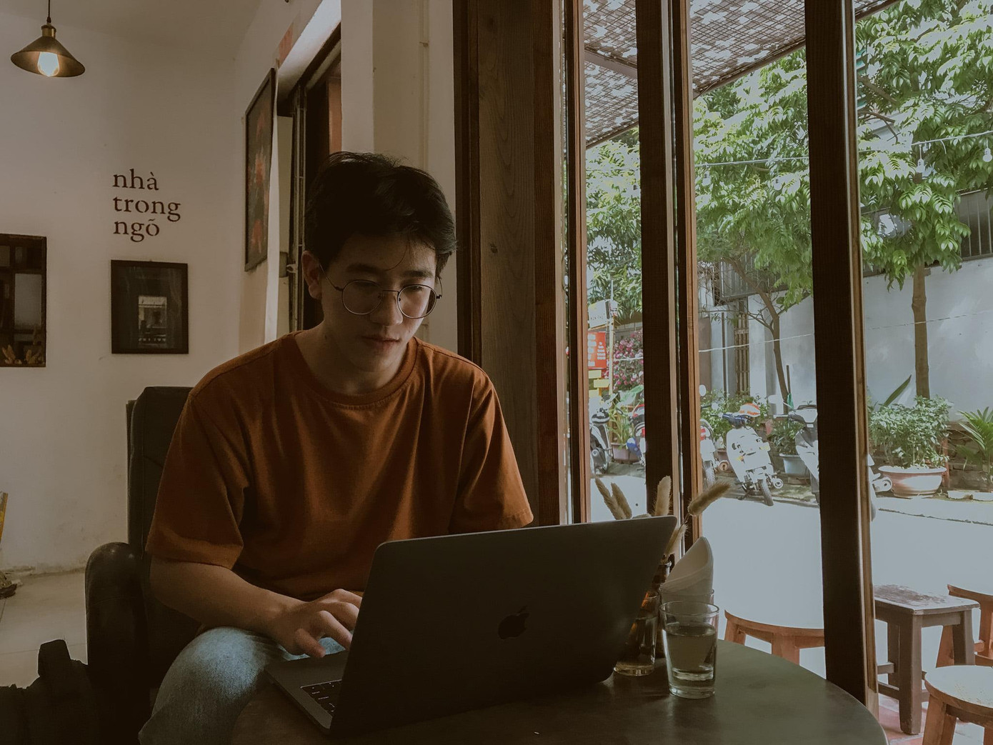 Hồng Híng luôn nỗ lực để giành lấy cơ hội đạt học bổng.