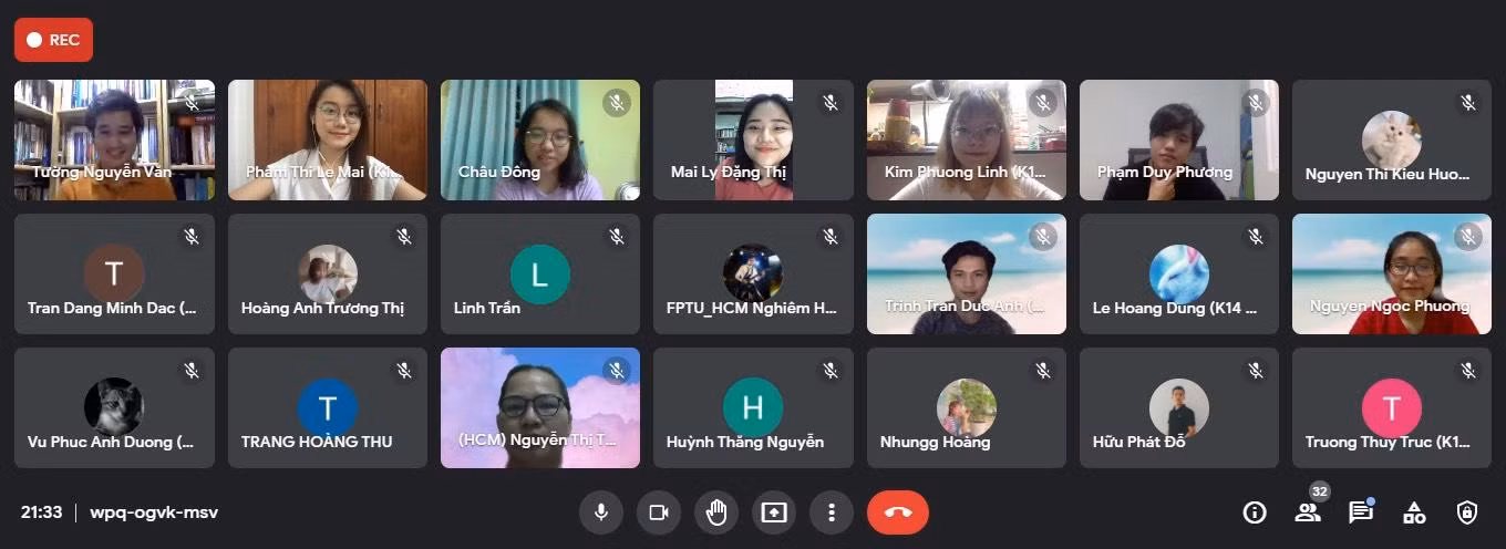 Buổi talkshow nhận được sự quan tâm của đông đảo các bạn sinh viên.