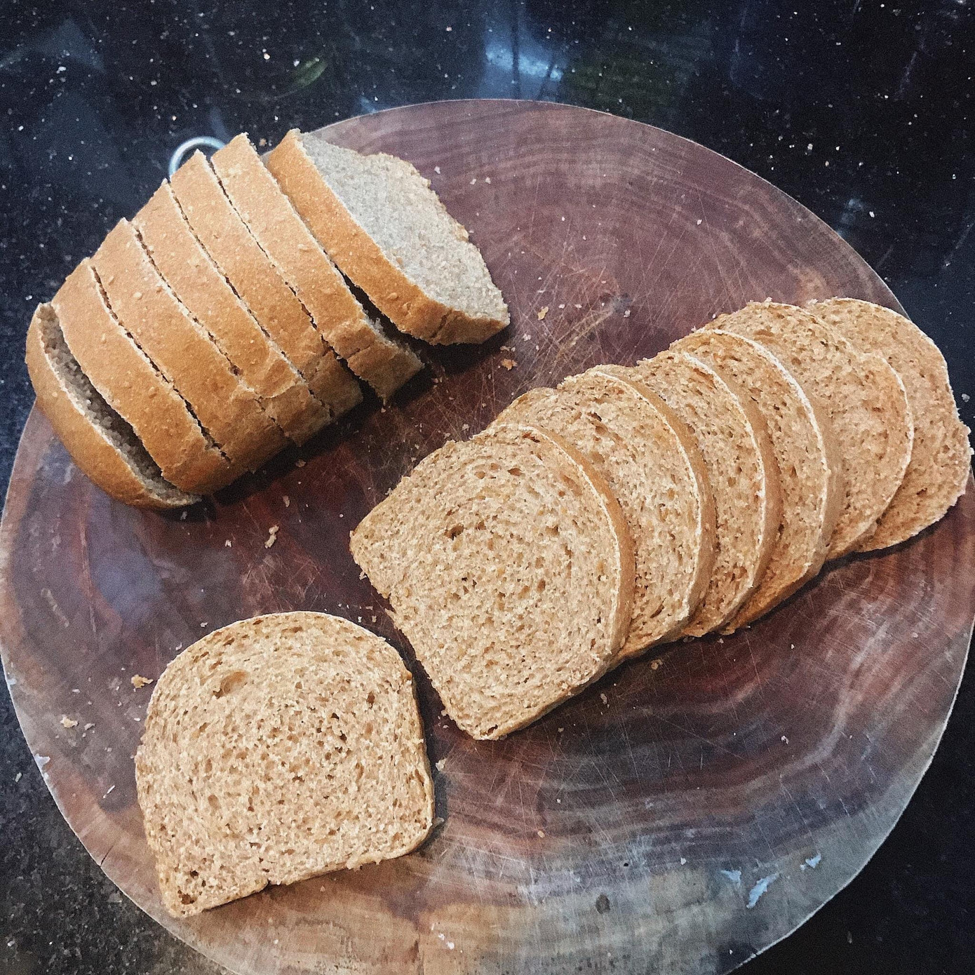 Bánh mì nguyên cám bổ dưỡng do Quỳnh Chi làm.