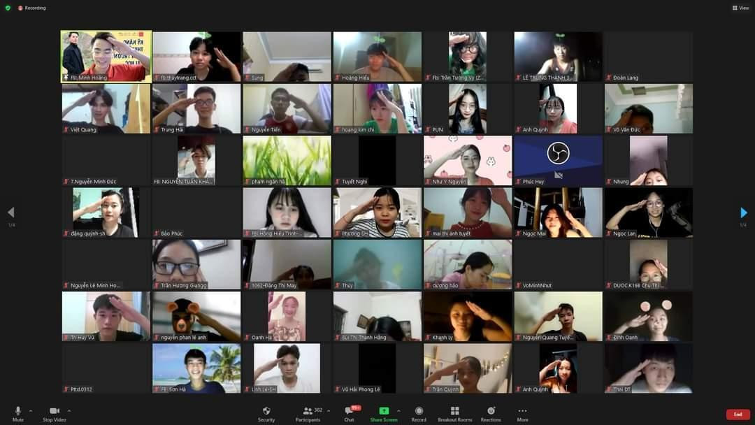 Hình ảnh các bạn sinh viên tham gia chương trình trực tuyến.