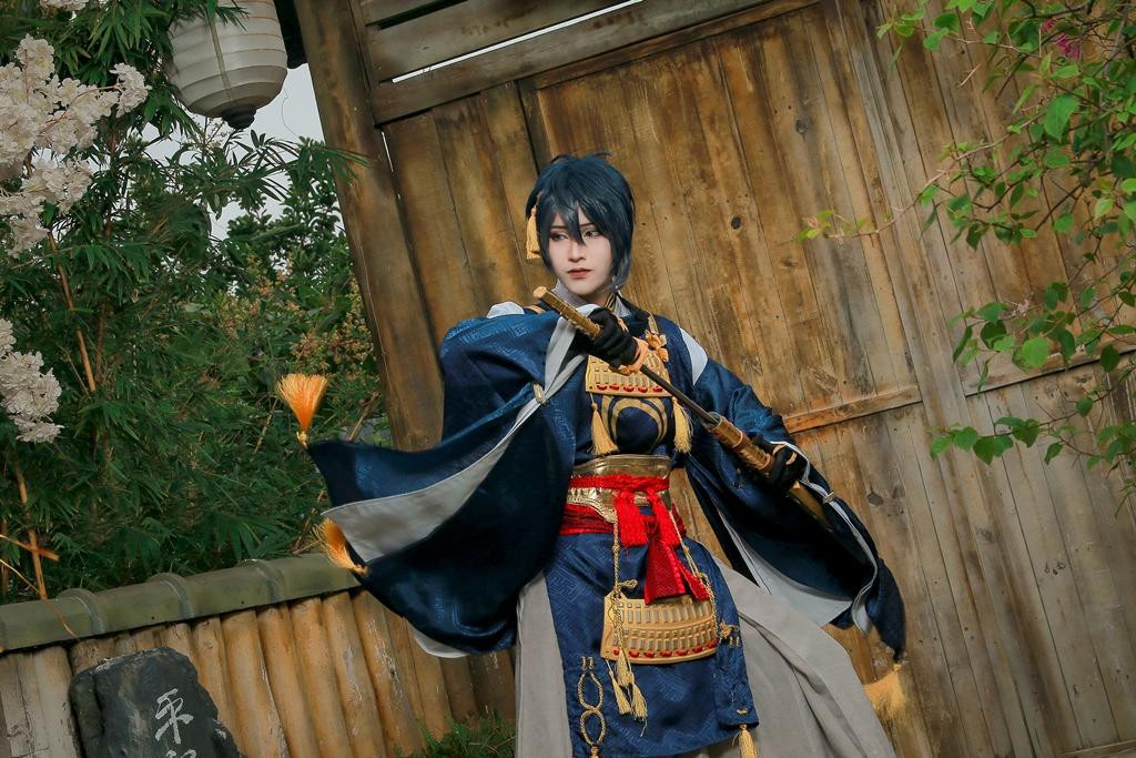 "Ngoài trang phục, phụ kiện, makeup thì biểu cảm là yếu tố quan trọng để có màn hóa thân thành công", Trang chia sẻ.