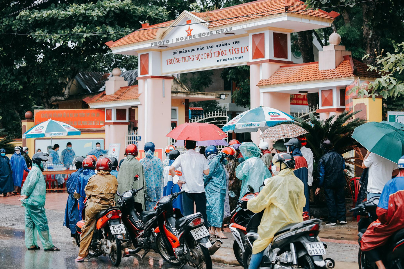 Những chuyến xe miễn phí đưa đón thí sinh đến tận địa điểm thi.