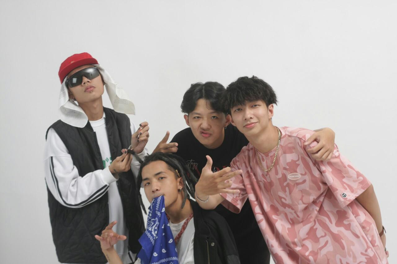 Các thành viên của nhóm nhạc Citer. Các thành viên của nhóm nhạc Citer.